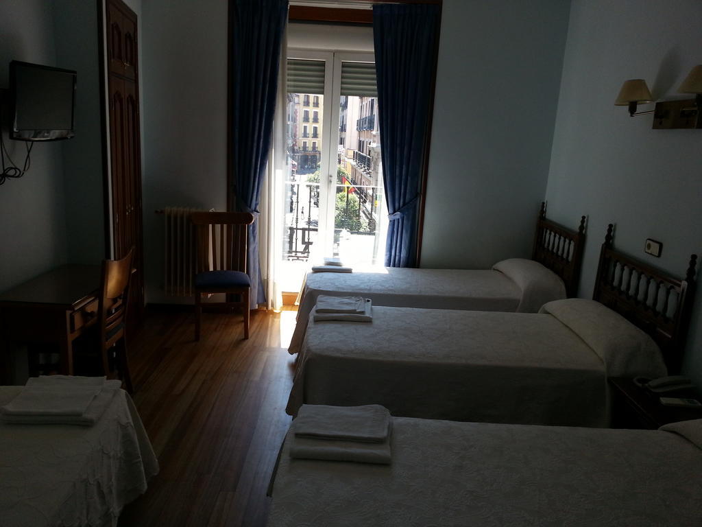 Hostal Guerra Madrid Exteriör bild